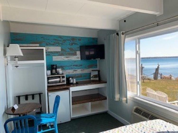 Beachfront Inn 贝利斯港 外观 照片