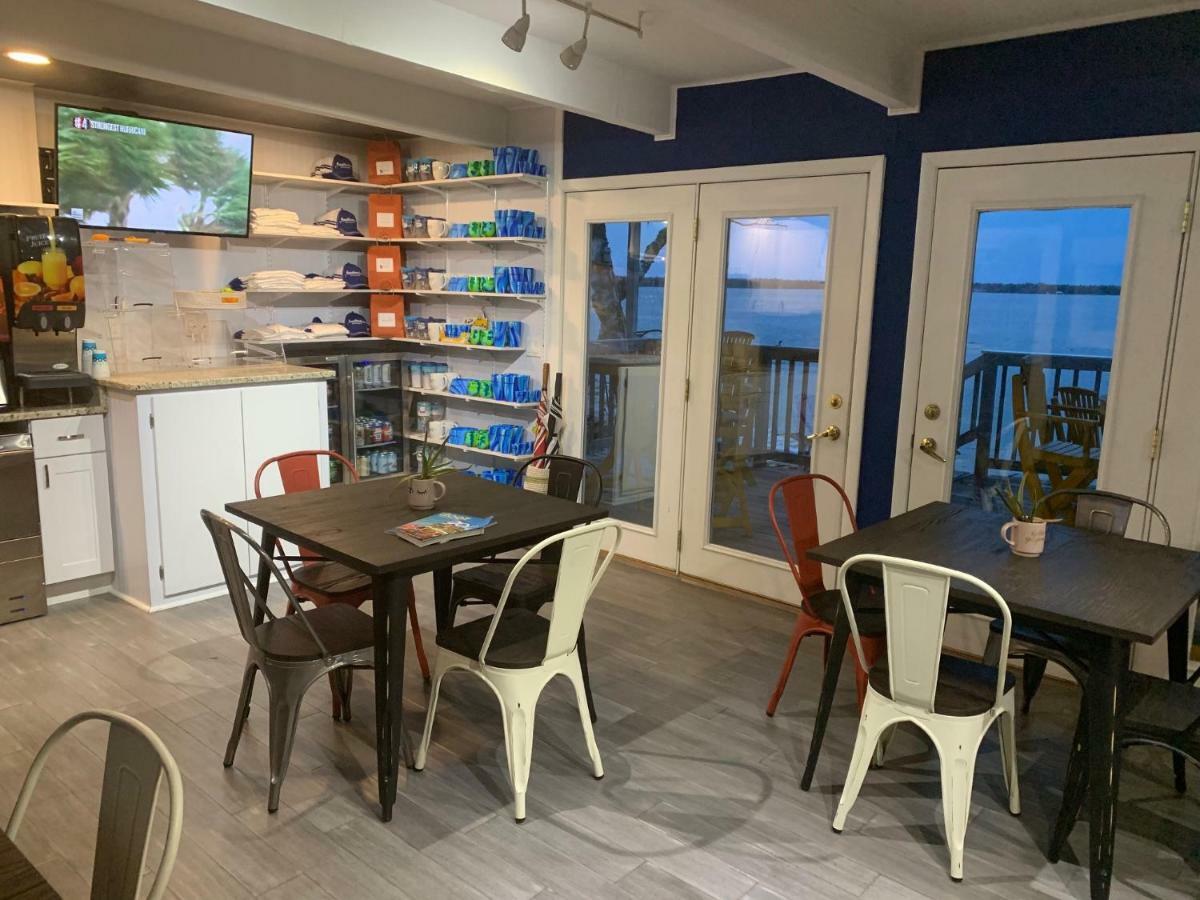 Beachfront Inn 贝利斯港 外观 照片