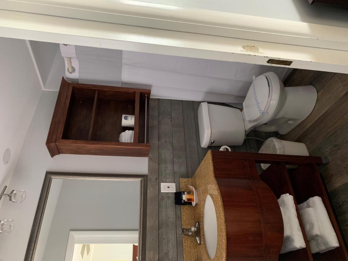 Beachfront Inn 贝利斯港 外观 照片