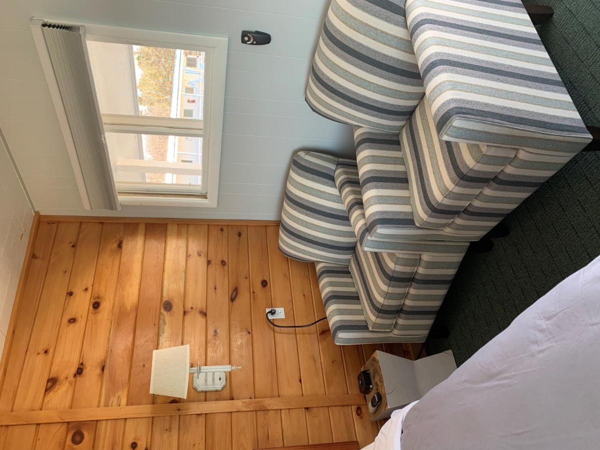 Beachfront Inn 贝利斯港 外观 照片